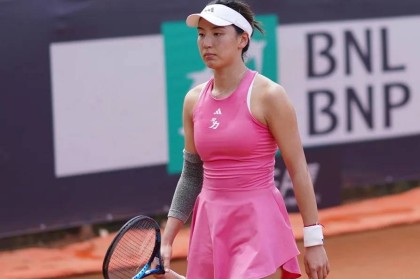 0-2爆冷！中国金花废了，连丢10局+0-6惨败，比郑钦文差太远