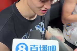 j9九游会老哥俱乐部交流曾凡博：想坚持留在场上 川哥今天太猛了 G1后很多人不看好我们