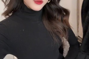 j9九游会老哥俱乐部交流黑丝驼子！LPL女主持人骆歆分享视频：来拍肯豆风 收腹！