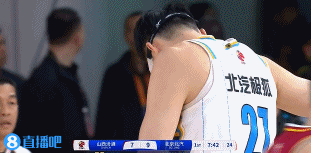 j9九游会老哥俱乐部交流👏迎来复出！首节还剩7分42秒周琦戴护目镜替补登场
